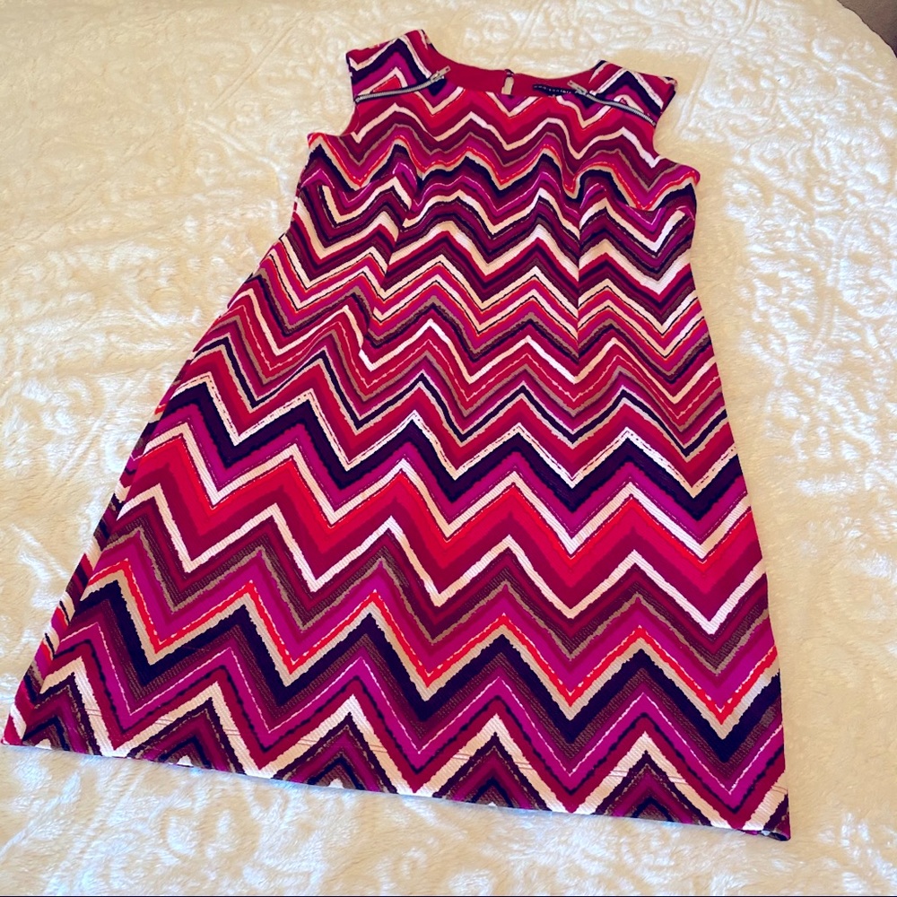 Madison Leigh Pink Chevron Sleeveless Dress Sz 12 Knee Length Summer Pattern
